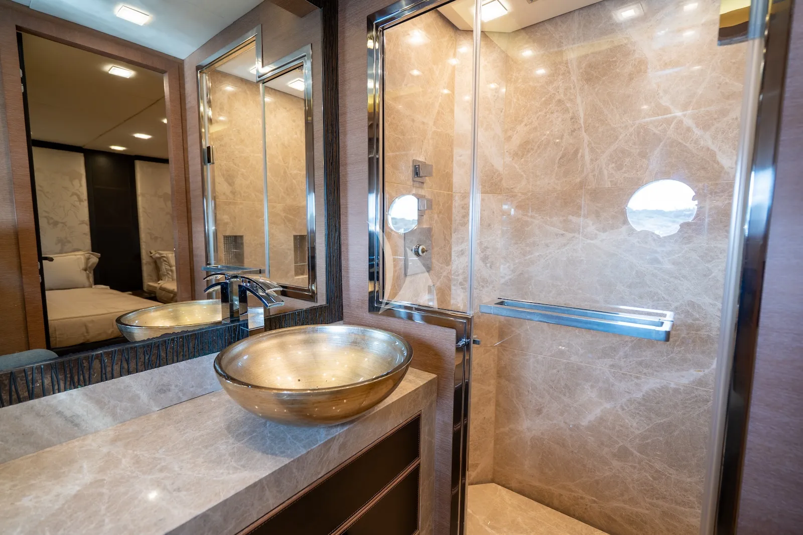 BELLA LUNA Monte Carlo 26m - twin cabin bathrooom