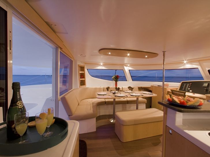 BELLAMAGGIO Fountaine Pajot Salina 48 - saloon BELLAMAGGIO Fountaine Pajot Salina 48 - saloon