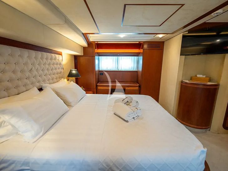 BELLAS BOY Ferretti 80 - master cabin bed with TV BELLAS BOY Ferretti 80 - master cabin bed with TV