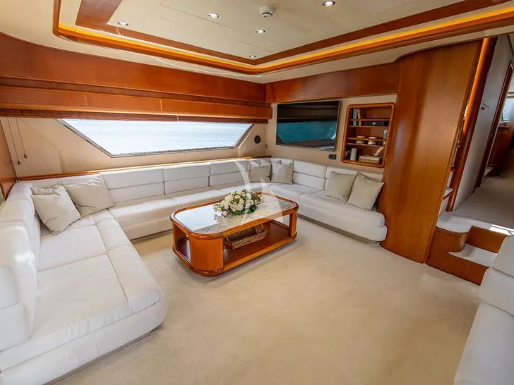 BELLAS BOY Ferretti 80 - saloon seating BELLAS BOY Ferretti 80 - saloon seating