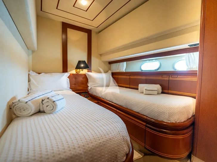 BELLAS BOY Ferretti 80 - twin cabin 2 BELLAS BOY Ferretti 80 - twin cabin 2