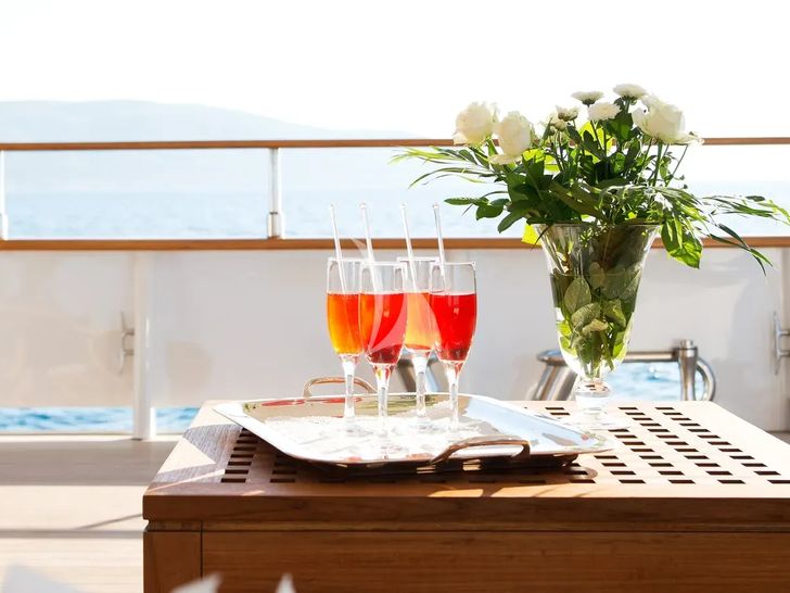 BELLA STELLA CRN Ancona 45m - cocktails BELLA STELLA CRN Ancona 45m - cocktails