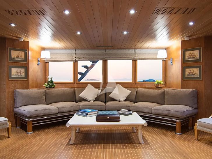 BELLA STELLA CRN Ancona 45m - sky lounge BELLA STELLA CRN Ancona 45m - sky lounge