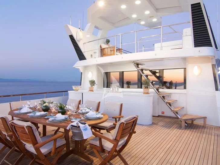 BELLA STELLA CRN Ancona 45m - sun deck alfresco dining area BELLA STELLA CRN Ancona 45m - sun deck alfresco dining area