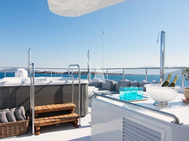 BELLA STELLA CRN Ancona 45m - sun deck BELLA STELLA CRN Ancona 45m - sun deck