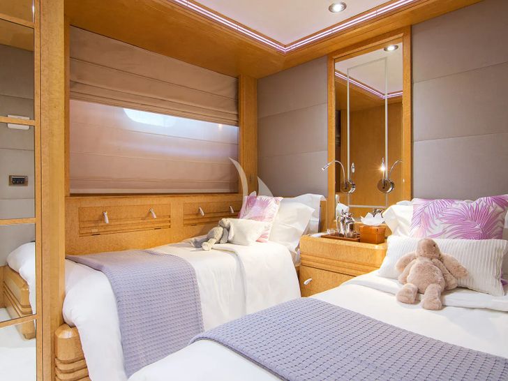 BELLA STELLA CRN Ancona 45m - twin cabin BELLA STELLA CRN Ancona 45m - twin cabin