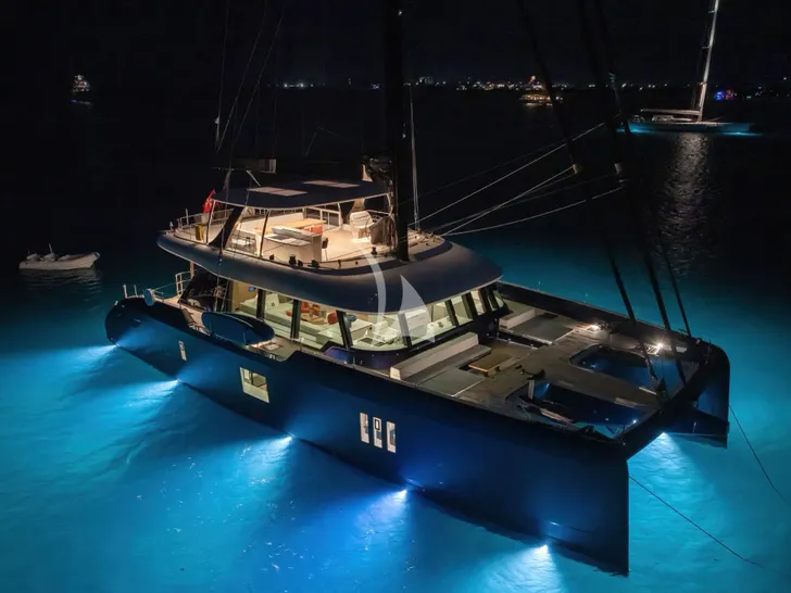 BELLDIA Sunreef 80 - side profile at night BELLDIA Sunreef 80 - side profile at night