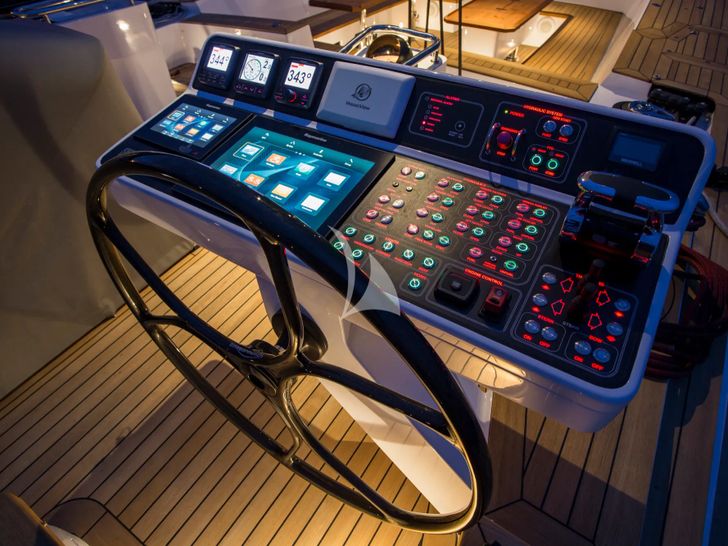 BELLKARA Conrad 26m - helm BELLKARA Conrad 26m - helm