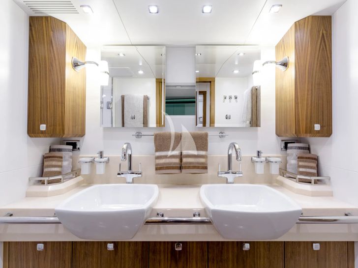BELLKARA Conrad 26m - master cabin bathroom BELLKARA Conrad 26m - master cabin bathroom