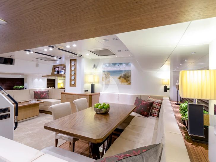 BELLKARA Conrad 26m - saloon and dining area BELLKARA Conrad 26m - saloon and dining area