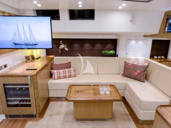 BELLKARA Conrad 26m - saloon seating BELLKARA Conrad 26m - saloon seating