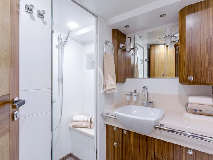 BELLKARA Conrad 26m - twin cabin bathroom BELLKARA Conrad 26m - twin cabin bathroom