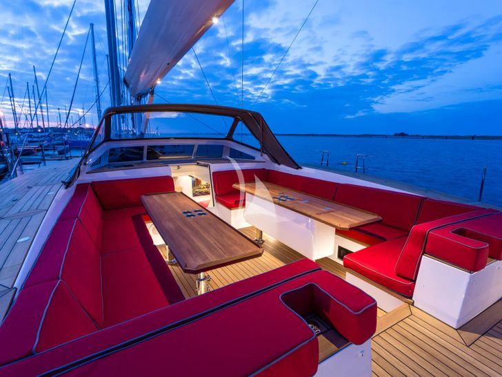 BELLKARA Conrad 26m - upper deck BELLKARA Conrad 26m - upper deck