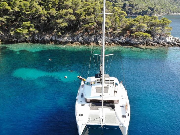 BELO Lagoon 450F - anchored near an island BELO Lagoon 450F - anchored near an island