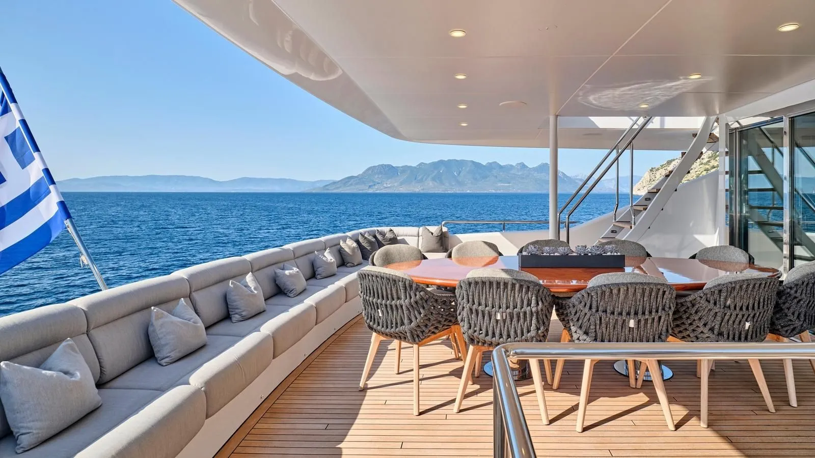 BENIK Heesen Bridge Dining
