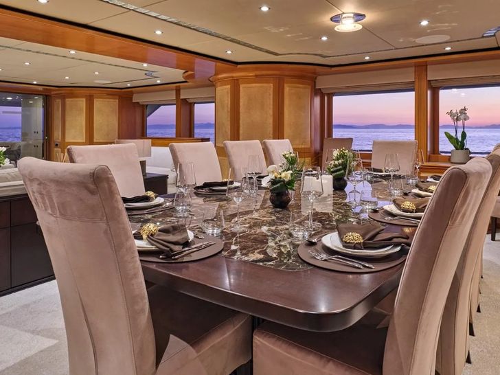 BENIK Heesen Dining BENIK Heesen Dining