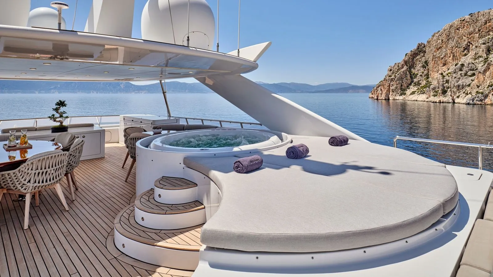 BENIK Heesen Jacuzi