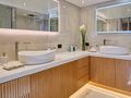 BENIK Heesen Master Ensuite BENIK Heesen Master Ensuite