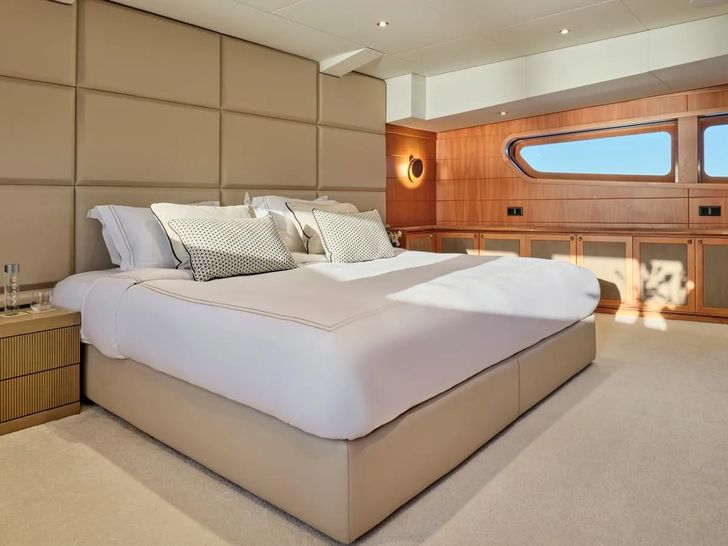 BENIK Heesen Master Suite BENIK Heesen Master Suite