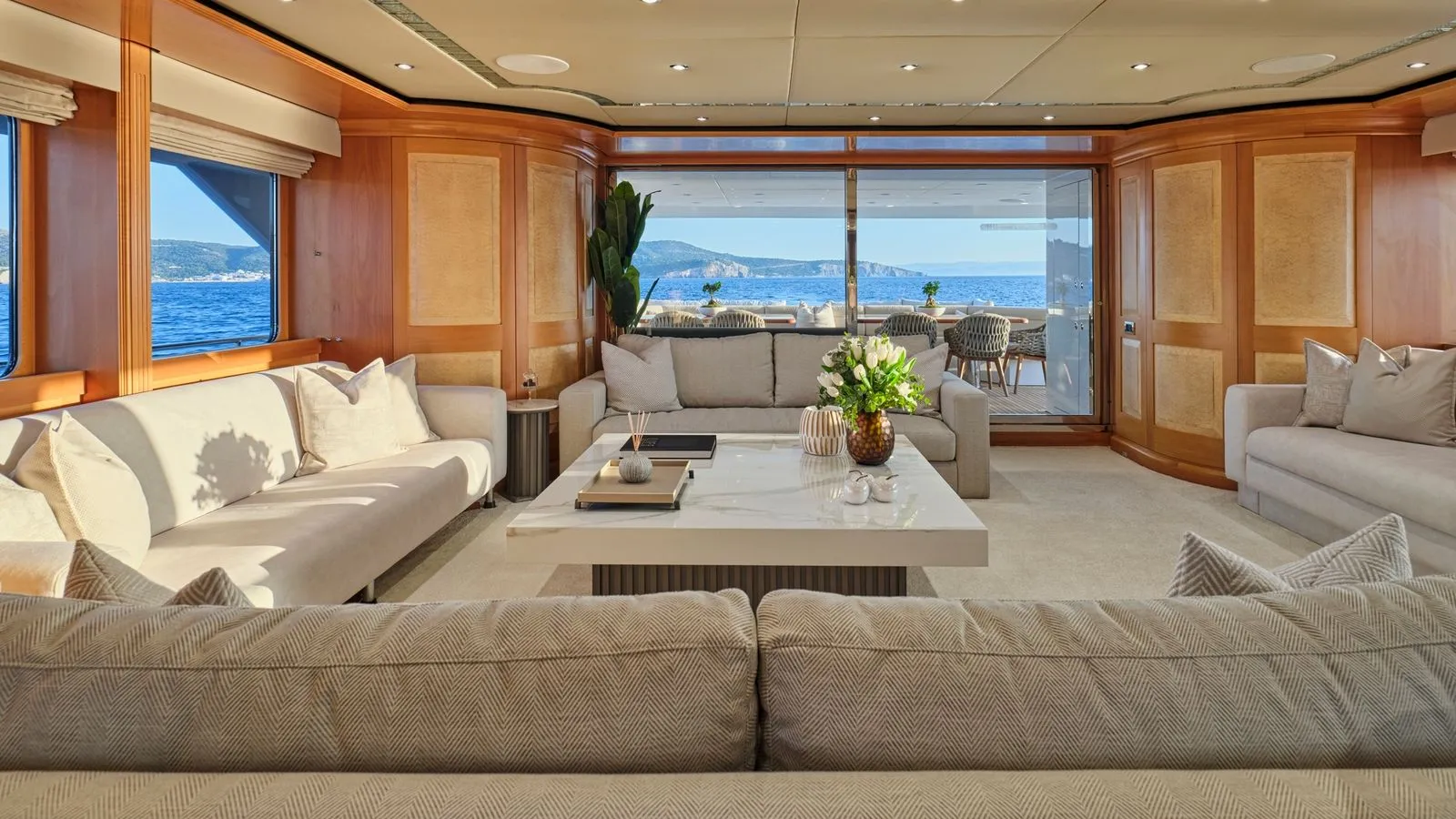 BENIK Heesen Salon