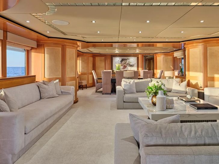 BENIK Heesen Saloon BENIK Heesen Saloon