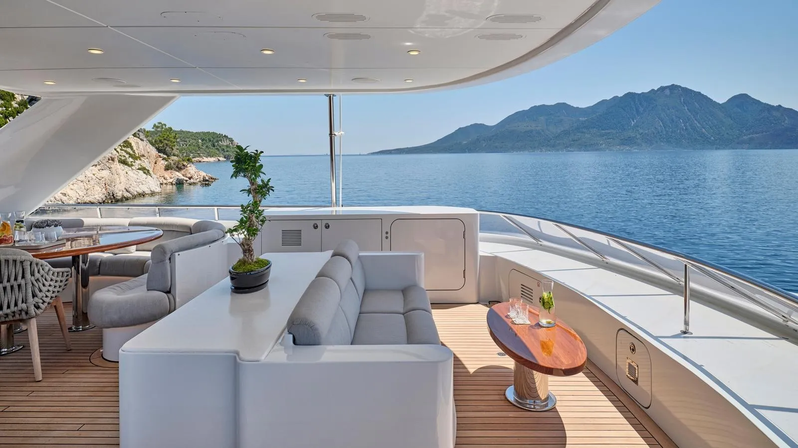 BENIK Heesen Seating