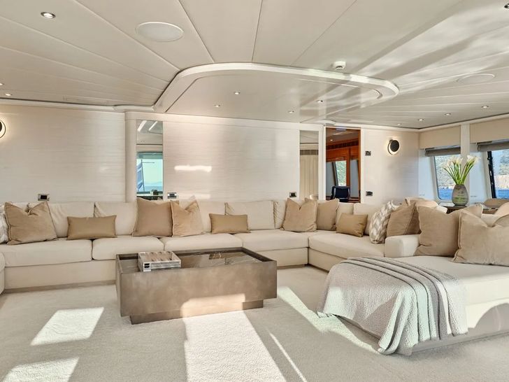 BENIK Heesen Skylounge 1 BENIK Heesen Skylounge 1