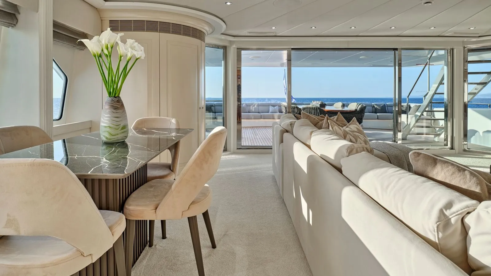 BENIK Heesen Skylounge