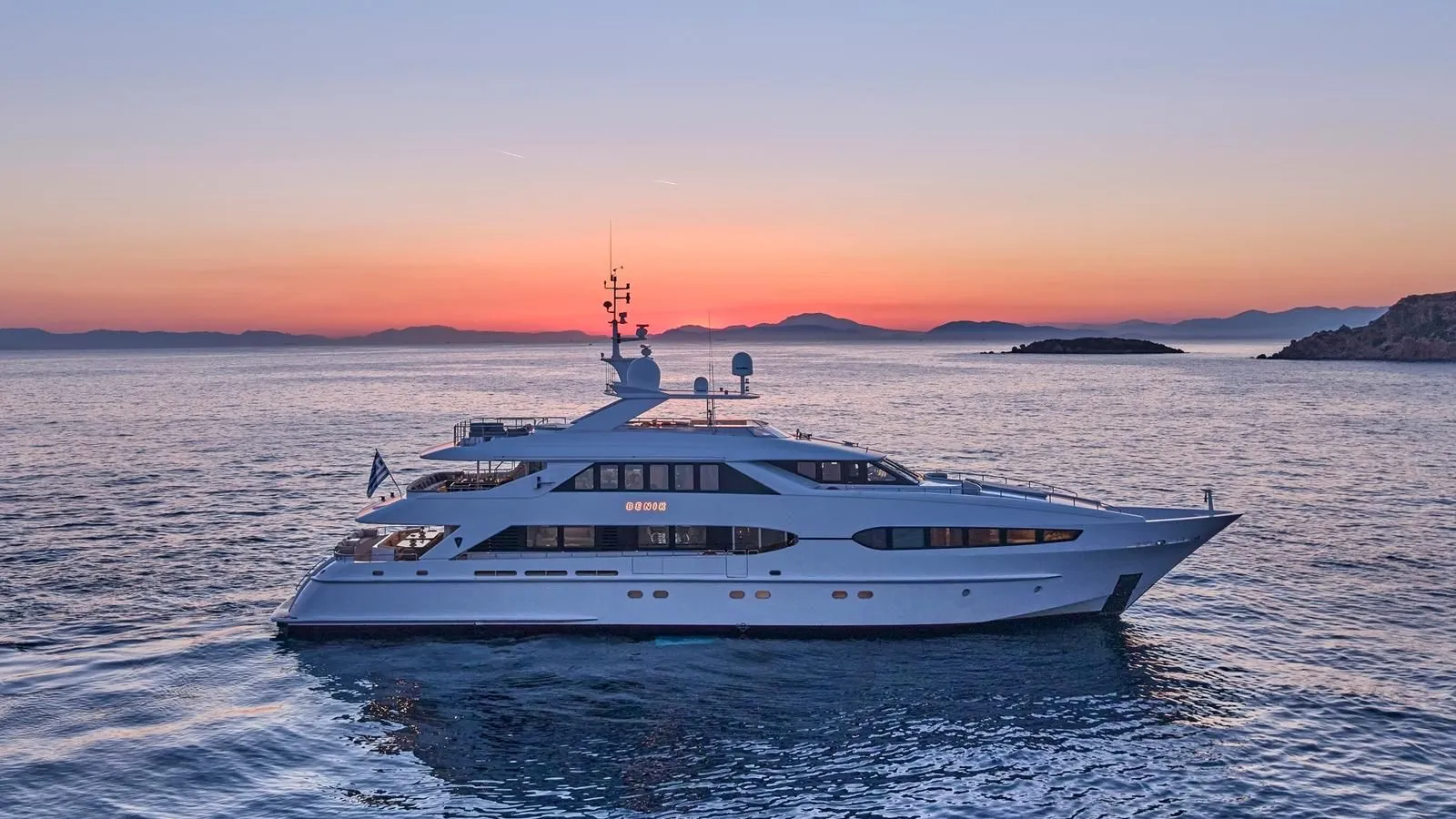 BENIK Heesen Sunset 1