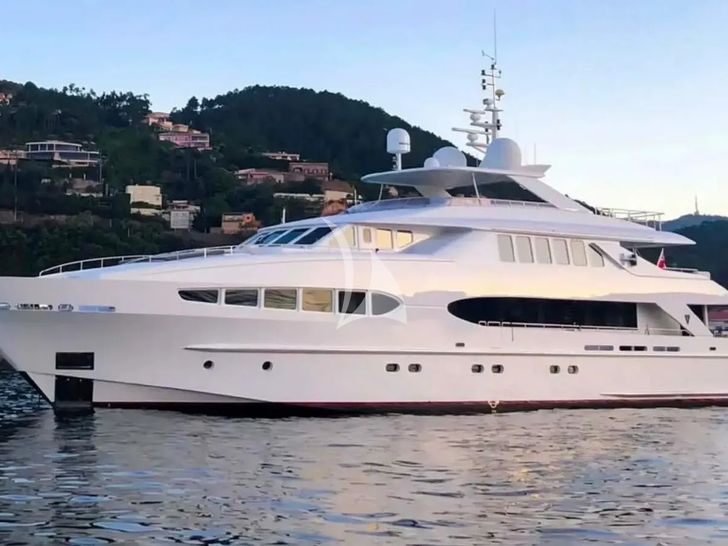 BENIK I Heesen 4000 - side profile BENIK I Heesen 4000 - side profile