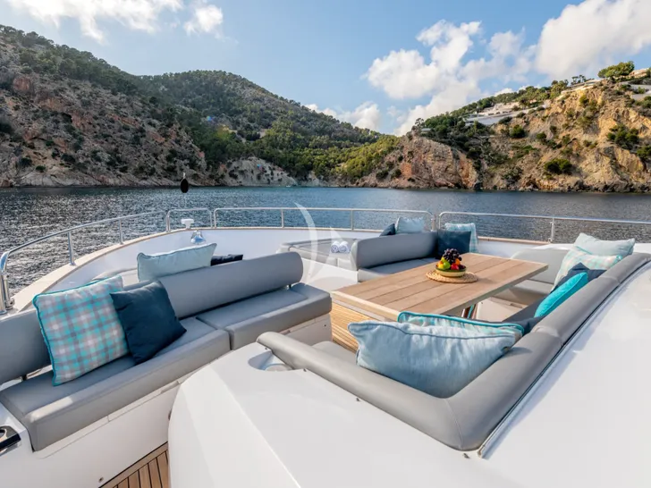 BEST OF ME Sunseeker 28m - foredeck BEST OF ME Sunseeker 28m - foredeck