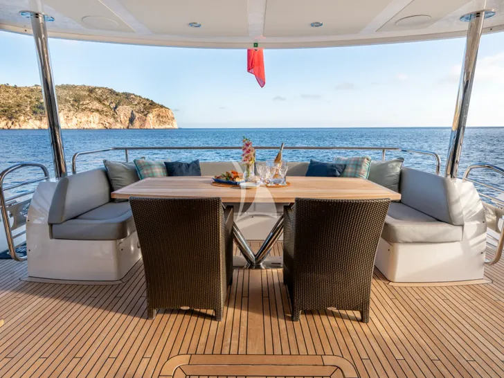 BEST OF ME Sunseeker 28m - main aft deck BEST OF ME Sunseeker 28m - main aft deck