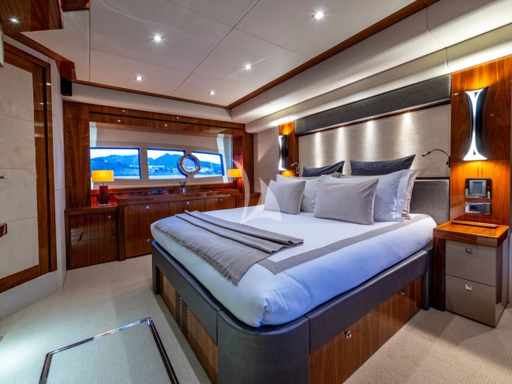 BEST OF ME Sunseeker 28m - master cabin BEST OF ME Sunseeker 28m - master cabin