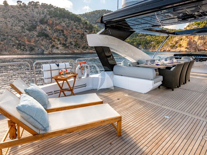 BEST OF ME Sunseeker 28m - sun deck sun beds BEST OF ME Sunseeker 28m - sun deck sun beds