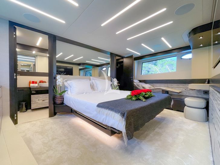 BEYOND Pershing 8X master cabin BEYOND Pershing 8X master cabin