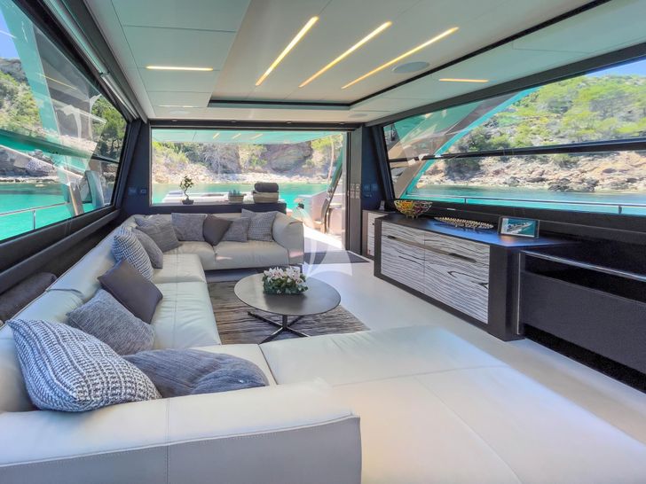 BEYOND Pershing 8X saloon BEYOND Pershing 8X saloon