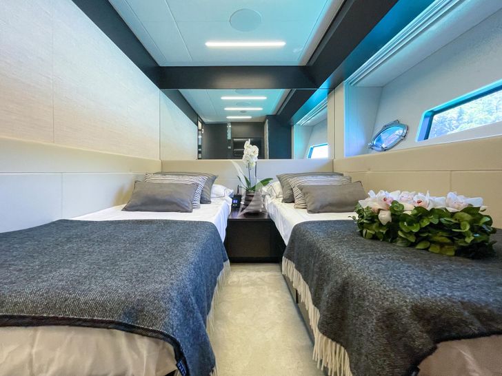 BEYOND Pershing 8X twin cabin 1 BEYOND Pershing 8X twin cabin 1