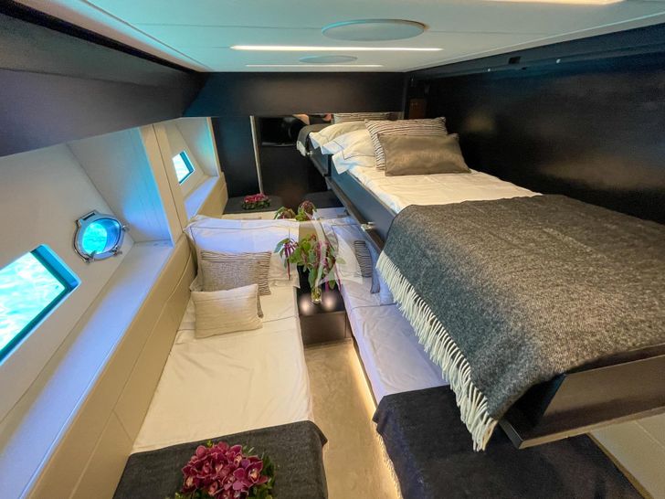 BEYOND Pershing 8X twin cabin 2 with Pullman BEYOND Pershing 8X twin cabin 2 with Pullman