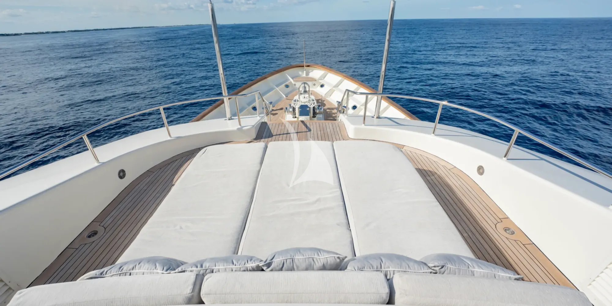 BG Feadship 46m - foredeck sunbathing area