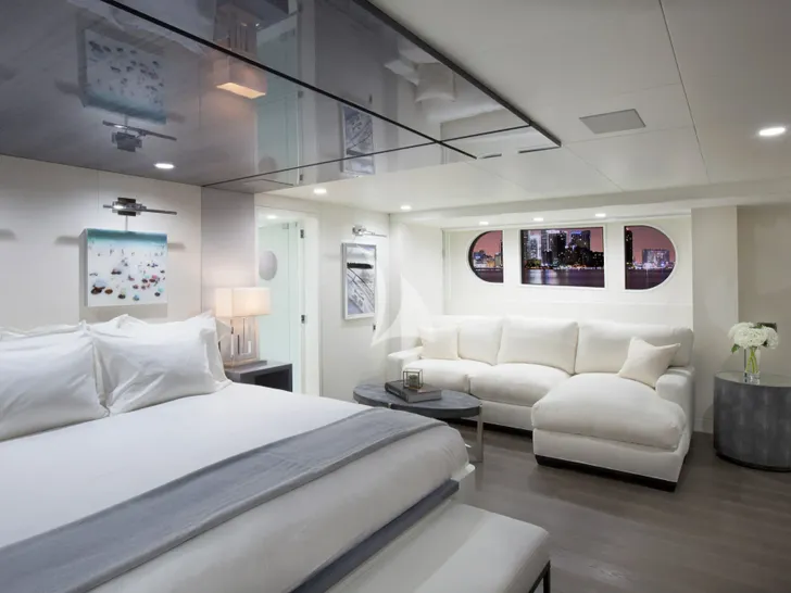 BG Feadship 46m - master cabin couch BG Feadship 46m - master cabin couch