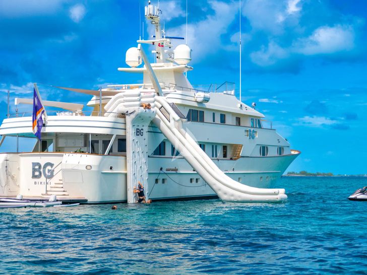 BG Feadship 46m - side decks with the water slide BG Feadship 46m - side decks with the water slide