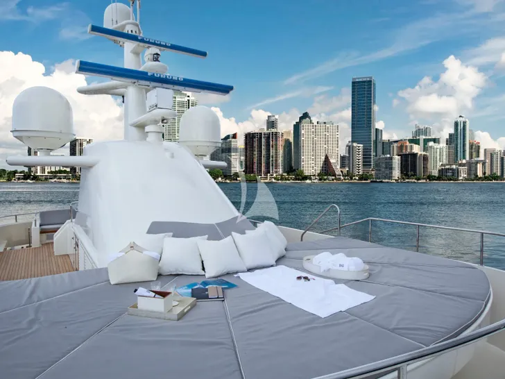 BG Feadship 46m - sundeck sunbathing area BG Feadship 46m - sundeck sunbathing area