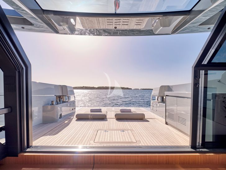 DUCHESS Bluegame BGX63 - aft deck DUCHESS Bluegame BGX63 - aft deck