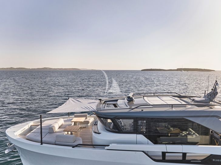 DUCHESS Bluegame BGX63 - side shot DUCHESS Bluegame BGX63 - side shot