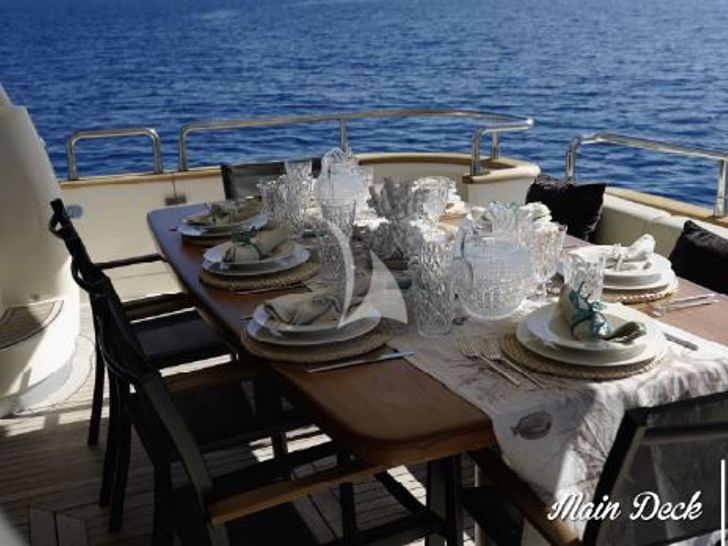 BIANCA II Canados 72 aft alfresco dining BIANCA II Canados 72 aft alfresco dining