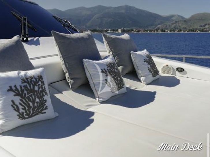 BIANCA II Canados 72 foredeck bronzing area BIANCA II Canados 72 foredeck bronzing area