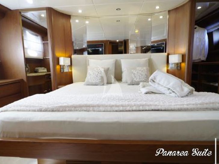 BIANCA II Canados 72 master cabin BIANCA II Canados 72 master cabin