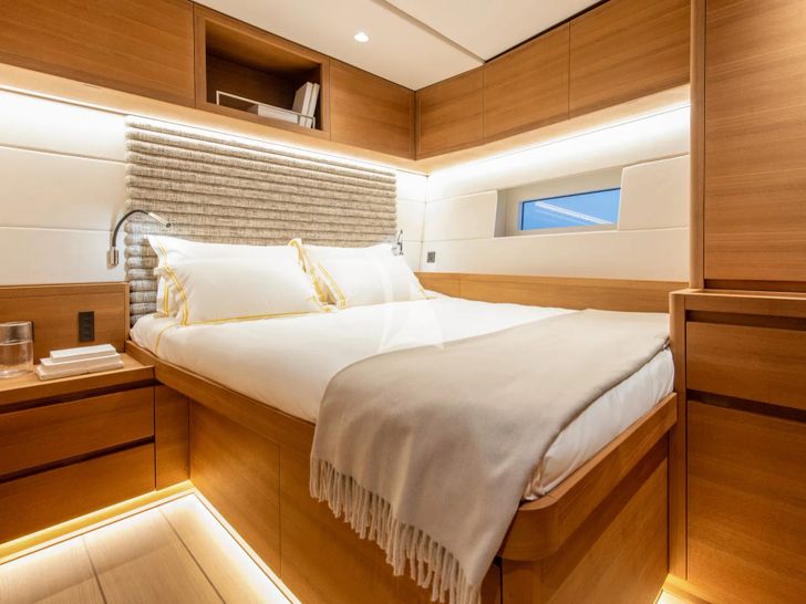 BIANCA Grand Soleil 72 LC - VIP cabin BIANCA Grand Soleil 72 LC - VIP cabin
