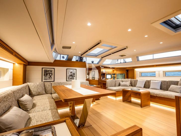 BIANCA Grand Soleil 72 LC - saloon seating and dining area BIANCA Grand Soleil 72 LC - saloon seating and dining area