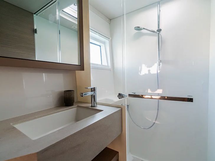 BIG CUCUNCIO Lagoon 46 - cabin 2 bathroom BIG CUCUNCIO Lagoon 46 - cabin 2 bathroom